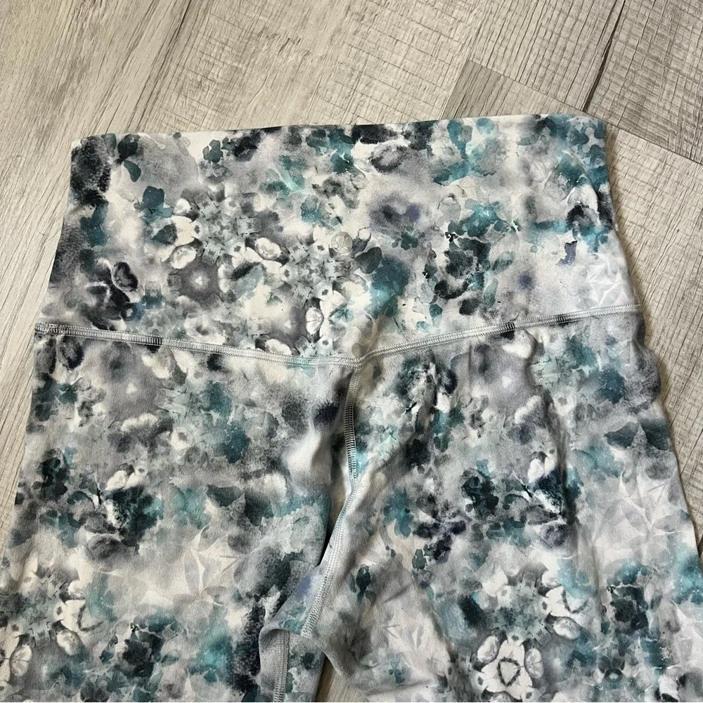 LULULEMON Align Pant Kaleidofloral Multi Blue and White Patterned Leggings 8
